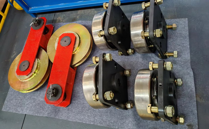Auxiliary pulley assembly - Roller assembly